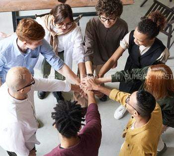 SANTAPAN HARIAN KELUARGA, SELASA, 29 Oktober 2024, Nehemia 7 : 1 - 3, Dari Relasi Yang Baik akan Tercipta Kerjasama Yang Baik